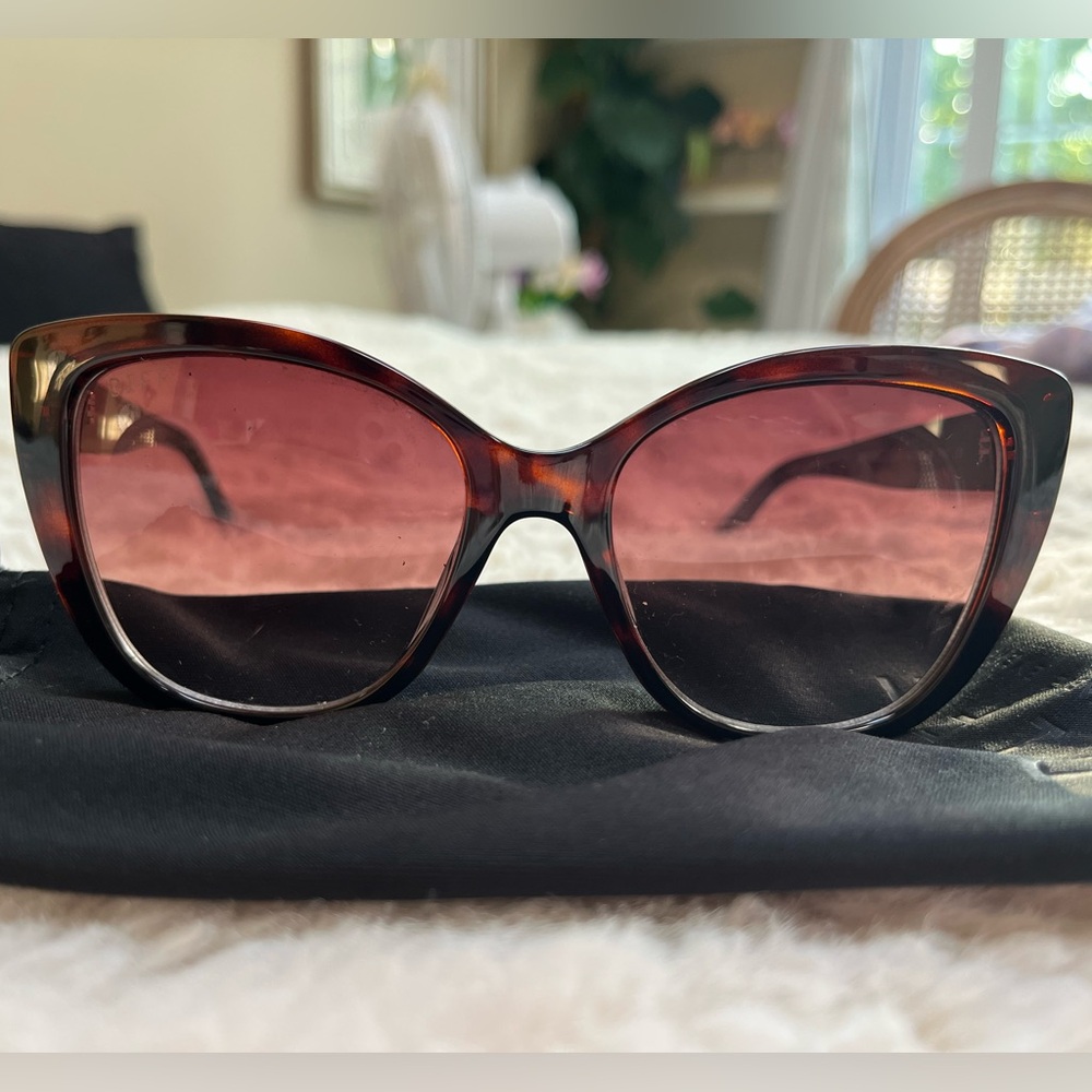 DIFF Tortoise Shell Sunglasses with Pink Lenses